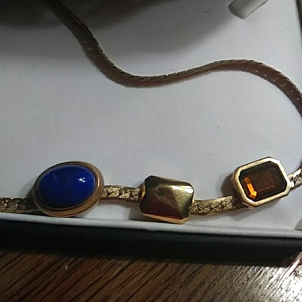 3 Enhansers Vintage avon necklace. - Picture 2 of 5